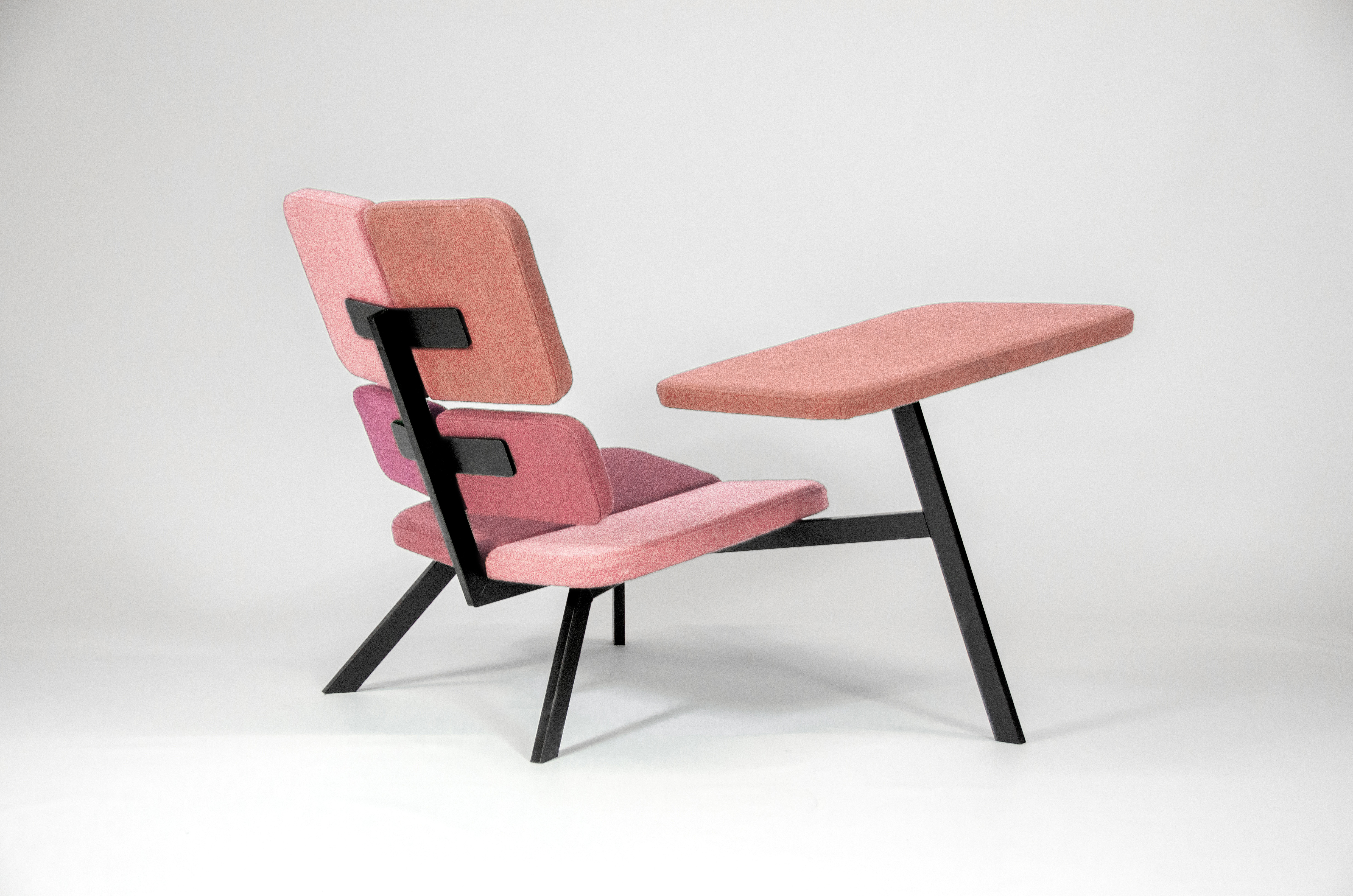 Poly lounge stoel in roze