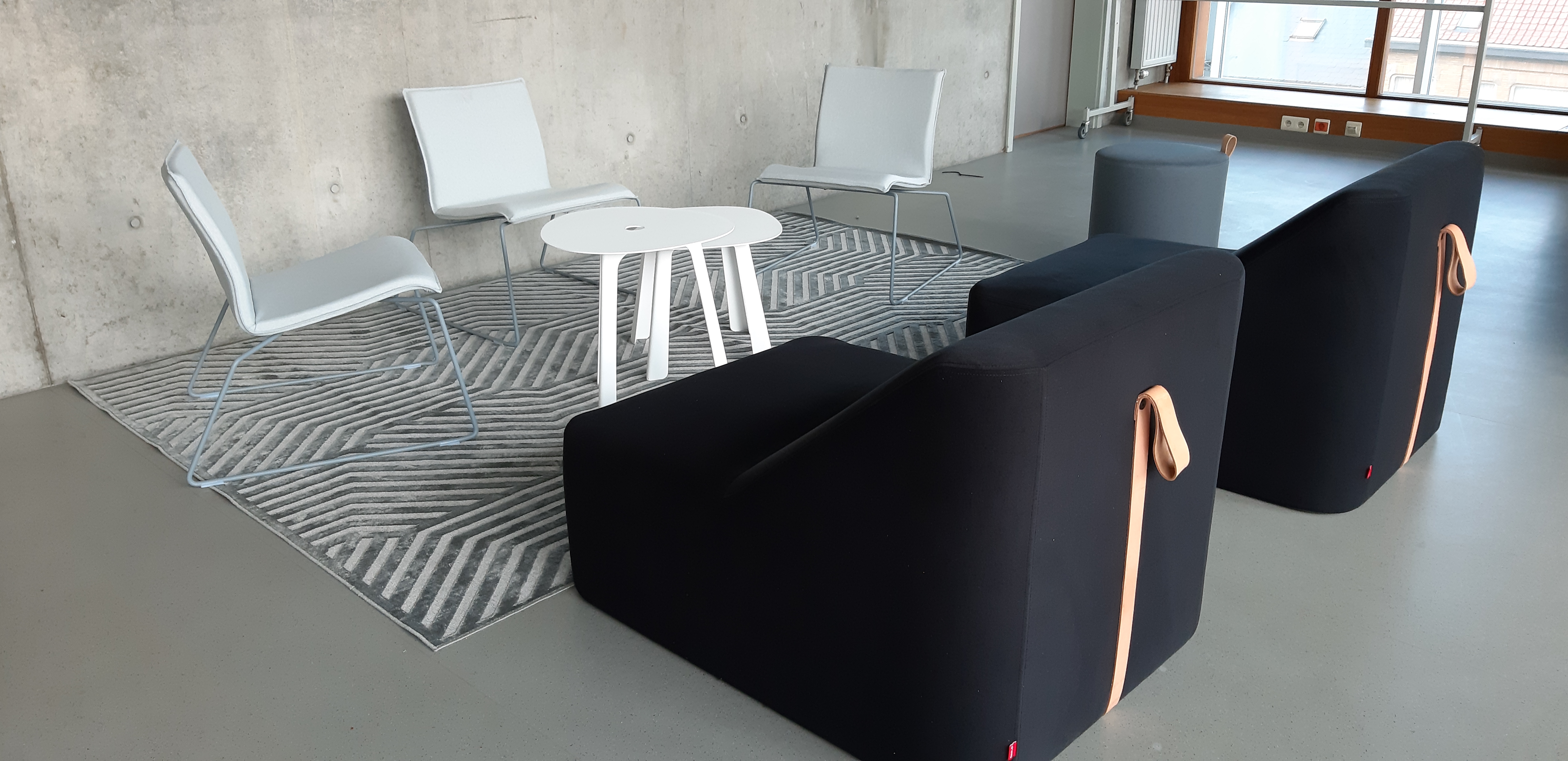 one-on21-lounge-tapijt-triangle-square-boris-tubo-1.jpg